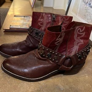 - Women’s size 9 Sam Edelman boots